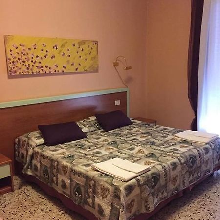 פידנצה Hotel San Donnino מראה חיצוני תמונה