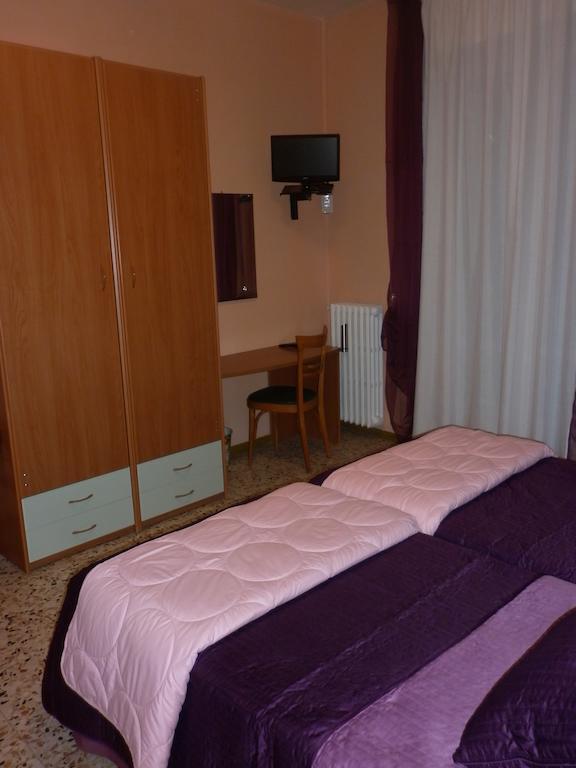 פידנצה Hotel San Donnino חדר תמונה