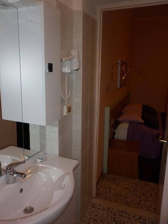 פידנצה Hotel San Donnino חדר תמונה
